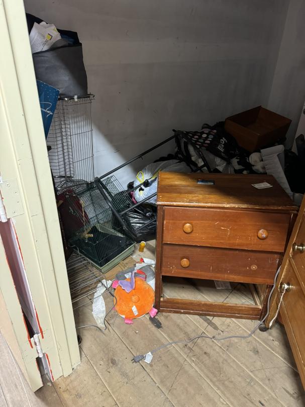 Storage Unit Auction in Niagara Falls , NY at UHaul of Niagara Falls ends on 9th April, 2024 8